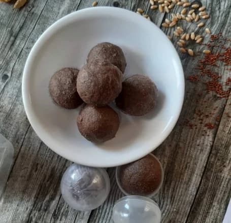 Buy Vaidehi Foods Premium Nachani-(Ragi) Ladoo Online - OLRAA Indian Snacks
